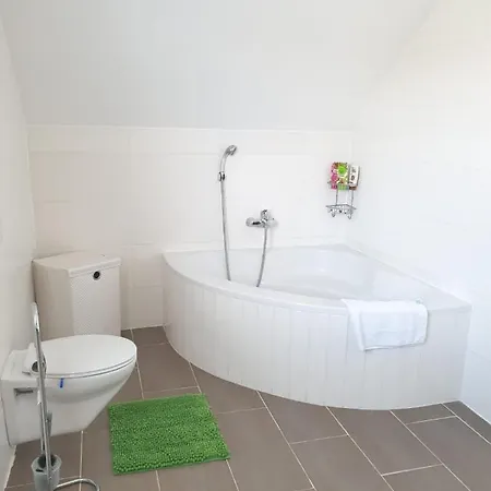 招待所 Bogi's - *